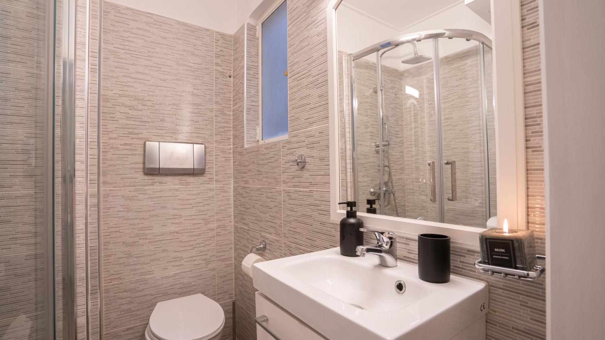 Quiet City Center Apt On A Pedestrian Street Atenas Exterior foto